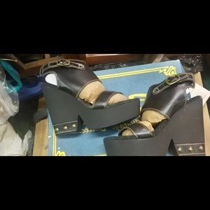 Sbicca wedge Sandels.